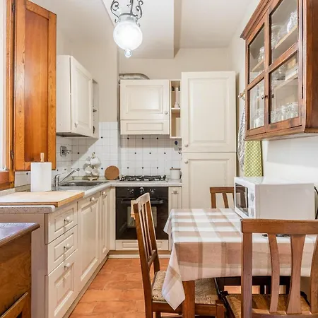 Apartment Guesthost - Mercato Di Sant'ambrogio Cozy