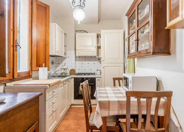Apartment Guesthost - Mercato Di Sant'ambrogio Cozy